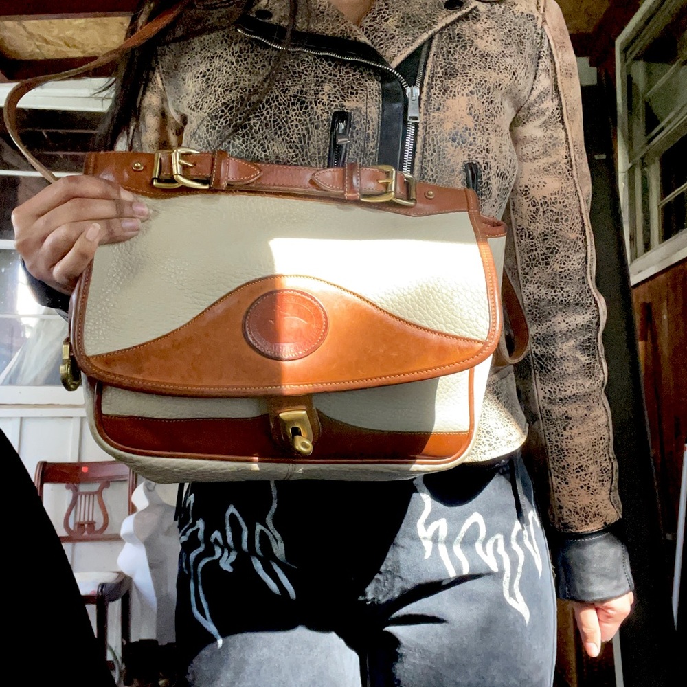 ❌SOLD❌Vintage White Leather Dooney & Bourke Purse - Picture 9 of 15